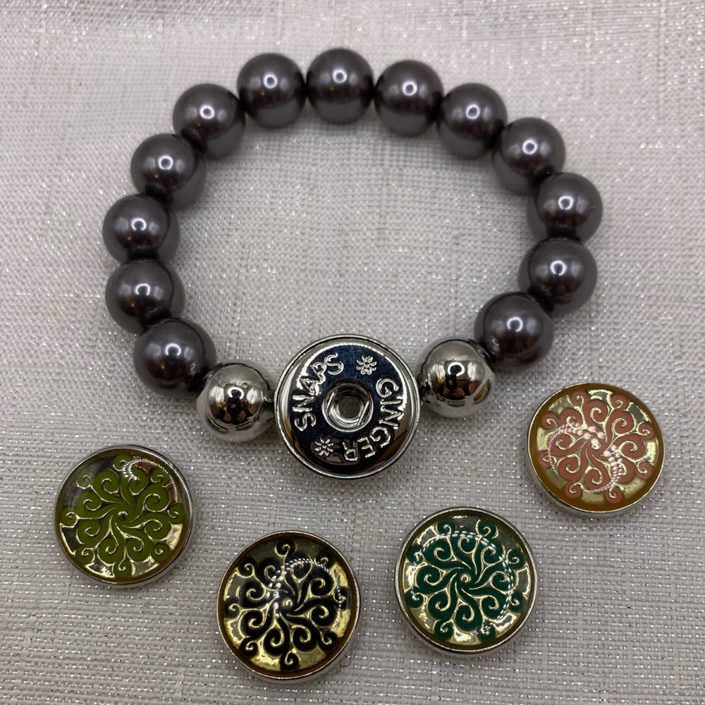 Gray Bead Snap Button Bracelet and 4 Charms - 18mm/20mm Ginger Snaps & Co. - Picture 5 of 10